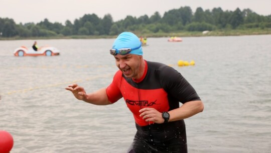 Robert Mrozek zwycięzcą X Triathlonu Garwolińskiego. Łukasz Biernacki na podium