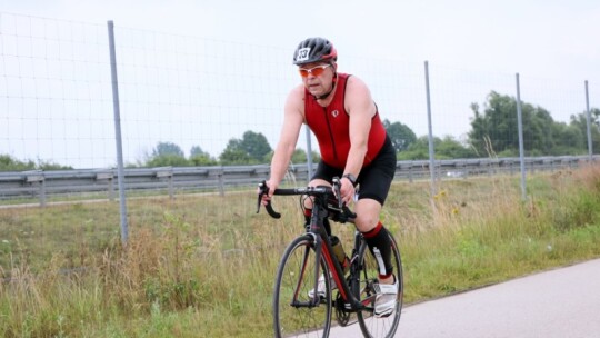 Robert Mrozek zwycięzcą X Triathlonu Garwolińskiego. Łukasz Biernacki na podium