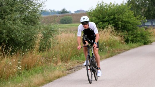 Robert Mrozek zwycięzcą X Triathlonu Garwolińskiego. Łukasz Biernacki na podium