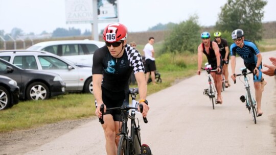 Robert Mrozek zwycięzcą X Triathlonu Garwolińskiego. Łukasz Biernacki na podium