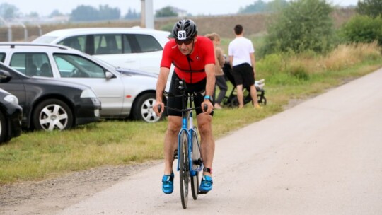 Robert Mrozek zwycięzcą X Triathlonu Garwolińskiego. Łukasz Biernacki na podium