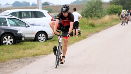 Robert Mrozek zwycięzcą X Triathlonu Garwolińskiego. Łukasz Biernacki na podium