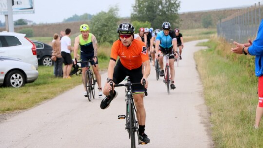 Robert Mrozek zwycięzcą X Triathlonu Garwolińskiego. Łukasz Biernacki na podium