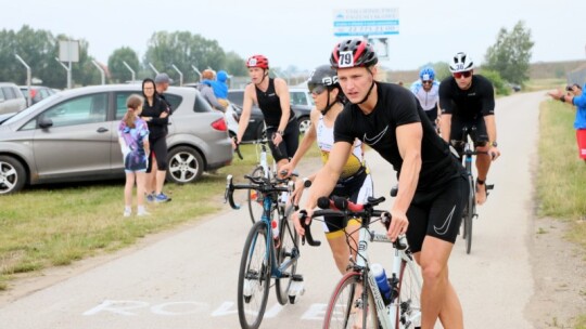 Robert Mrozek zwycięzcą X Triathlonu Garwolińskiego. Łukasz Biernacki na podium