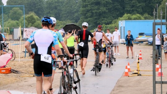 Robert Mrozek zwycięzcą X Triathlonu Garwolińskiego. Łukasz Biernacki na podium