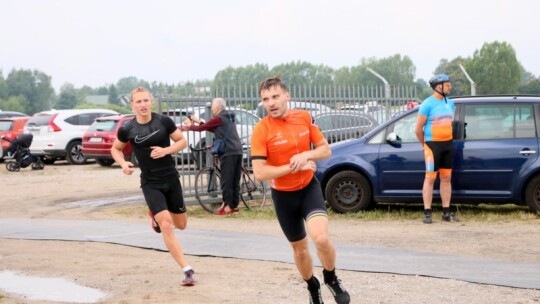 Robert Mrozek zwycięzcą X Triathlonu Garwolińskiego. Łukasz Biernacki na podium