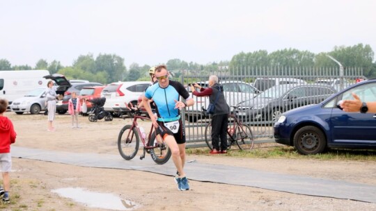 Robert Mrozek zwycięzcą X Triathlonu Garwolińskiego. Łukasz Biernacki na podium