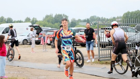 Robert Mrozek zwycięzcą X Triathlonu Garwolińskiego. Łukasz Biernacki na podium