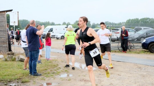 Robert Mrozek zwycięzcą X Triathlonu Garwolińskiego. Łukasz Biernacki na podium