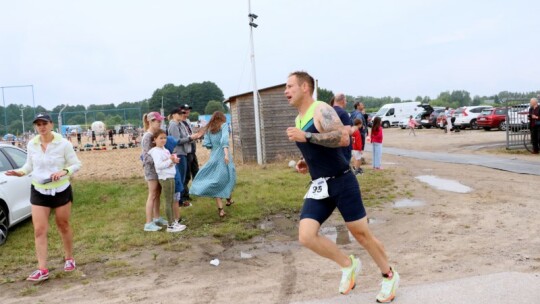 Robert Mrozek zwycięzcą X Triathlonu Garwolińskiego. Łukasz Biernacki na podium