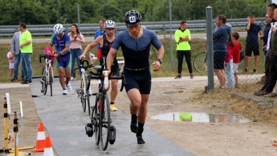 Robert Mrozek zwycięzcą X Triathlonu Garwolińskiego. Łukasz Biernacki na podium