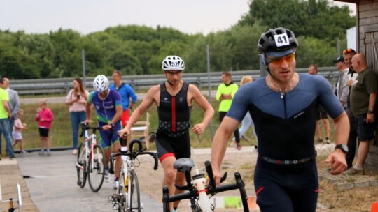 Robert Mrozek zwycięzcą X Triathlonu Garwolińskiego. Łukasz Biernacki na podium