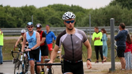 Robert Mrozek zwycięzcą X Triathlonu Garwolińskiego. Łukasz Biernacki na podium