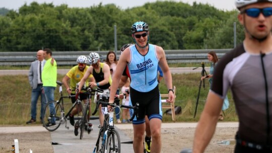 Robert Mrozek zwycięzcą X Triathlonu Garwolińskiego. Łukasz Biernacki na podium