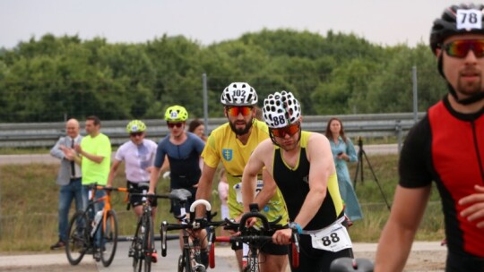 Robert Mrozek zwycięzcą X Triathlonu Garwolińskiego. Łukasz Biernacki na podium