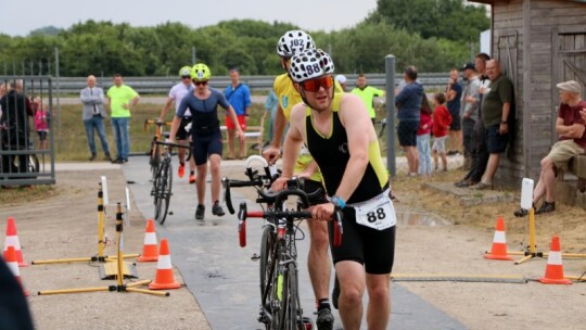 Robert Mrozek zwycięzcą X Triathlonu Garwolińskiego. Łukasz Biernacki na podium