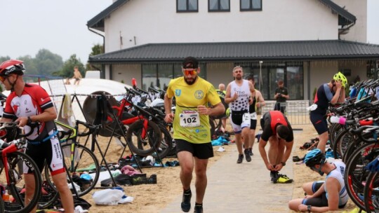 Robert Mrozek zwycięzcą X Triathlonu Garwolińskiego. Łukasz Biernacki na podium