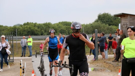 Robert Mrozek zwycięzcą X Triathlonu Garwolińskiego. Łukasz Biernacki na podium