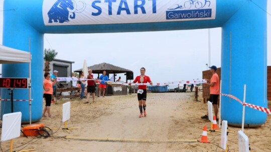 Robert Mrozek zwycięzcą X Triathlonu Garwolińskiego. Łukasz Biernacki na podium