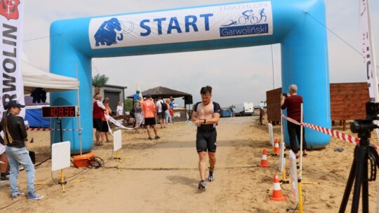 Robert Mrozek zwycięzcą X Triathlonu Garwolińskiego. Łukasz Biernacki na podium