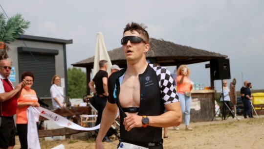 Robert Mrozek zwycięzcą X Triathlonu Garwolińskiego. Łukasz Biernacki na podium