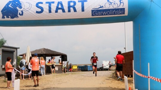 Robert Mrozek zwycięzcą X Triathlonu Garwolińskiego. Łukasz Biernacki na podium