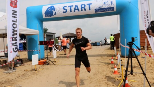 Robert Mrozek zwycięzcą X Triathlonu Garwolińskiego. Łukasz Biernacki na podium