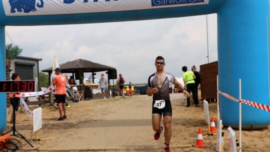 Robert Mrozek zwycięzcą X Triathlonu Garwolińskiego. Łukasz Biernacki na podium