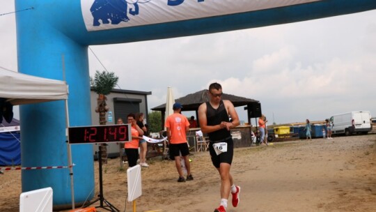 Robert Mrozek zwycięzcą X Triathlonu Garwolińskiego. Łukasz Biernacki na podium