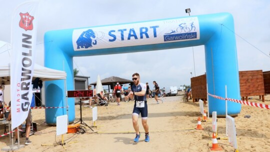 Robert Mrozek zwycięzcą X Triathlonu Garwolińskiego. Łukasz Biernacki na podium