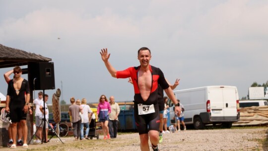 Robert Mrozek zwycięzcą X Triathlonu Garwolińskiego. Łukasz Biernacki na podium