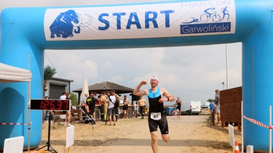 Robert Mrozek zwycięzcą X Triathlonu Garwolińskiego. Łukasz Biernacki na podium