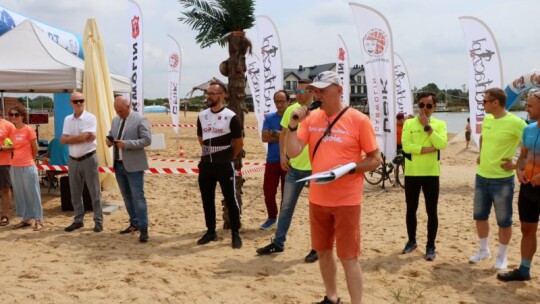 Robert Mrozek zwycięzcą X Triathlonu Garwolińskiego. Łukasz Biernacki na podium