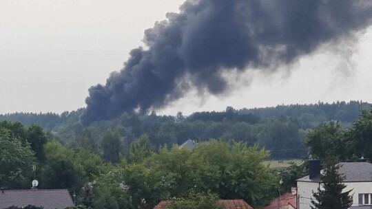 Pożar magazynu z częściami samochodowymi [wideo]