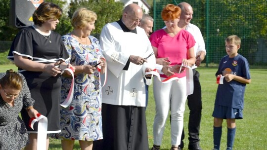 Było ściernisko, a jest piękne boisko [wideo]