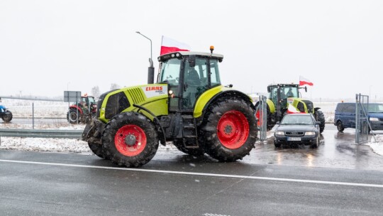 Rolnicy strajkują na S17 [wideo]