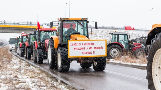 Rolnicy strajkują na S17 [wideo]