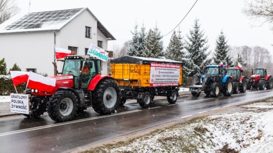 Rolnicy strajkują na S17 [wideo]