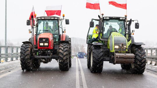 Rolnicy strajkują na S17 [wideo]