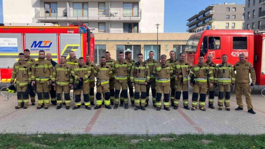 Ćwiczyli z użyciem podnośnika