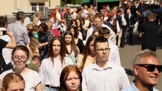 Urodzinowe pianie koguta na Senatorskiej