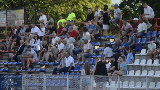 Emocjonujące derby powiatu. Przesądził gol w doliczonym czasie