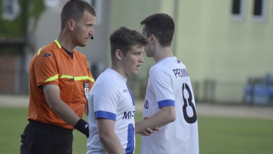 Emocjonujące derby powiatu. Przesądził gol w doliczonym czasie