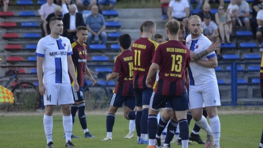 Emocjonujące derby powiatu. Przesądził gol w doliczonym czasie