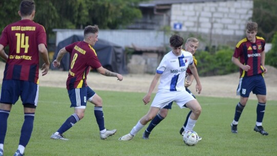 Emocjonujące derby powiatu. Przesądził gol w doliczonym czasie