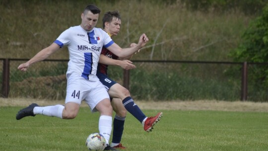 Emocjonujące derby powiatu. Przesądził gol w doliczonym czasie