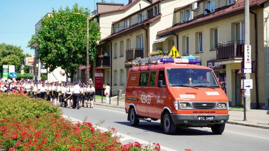 Barwny korowód na rozpoczęcie niedzielnego świętowania