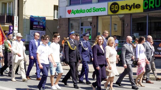 Barwny korowód na rozpoczęcie niedzielnego świętowania