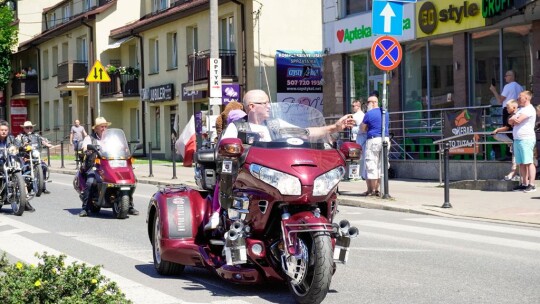 Barwny korowód na rozpoczęcie niedzielnego świętowania