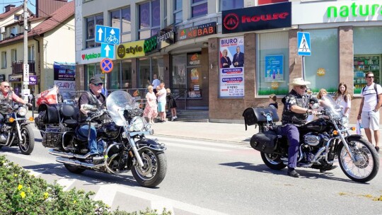 Barwny korowód na rozpoczęcie niedzielnego świętowania